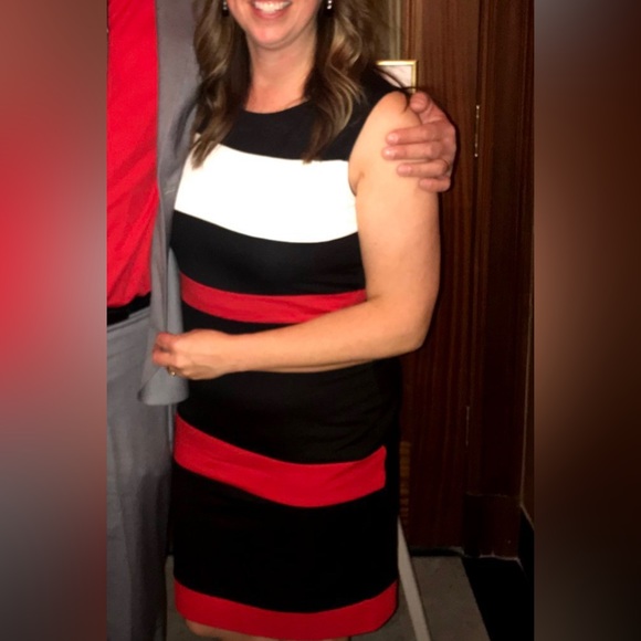 Colorblock dress. - Picture 3 of 4